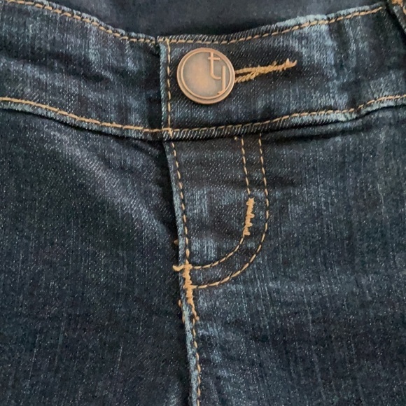 Thyme Maternity Jeans (hip measurements 32”) - Picture 3 of 10